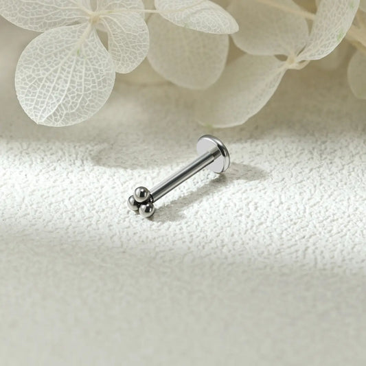 Piercing Labret de Titânio com 3 Bolinhas