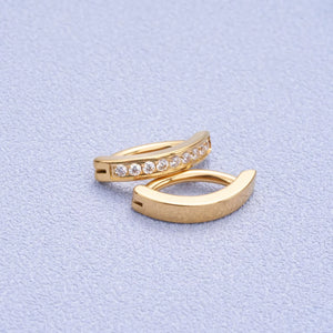 Piercing meia argola lisa para umbigo em acabamento prateado e dourado