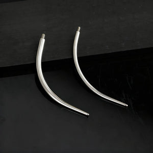 Taper curvo de titânio G23 para body piercing em detalhe