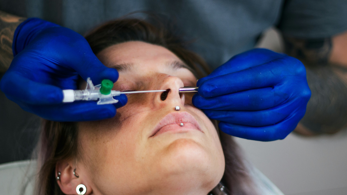 Complicações em Piercings: Guia Definitivo para Piercers