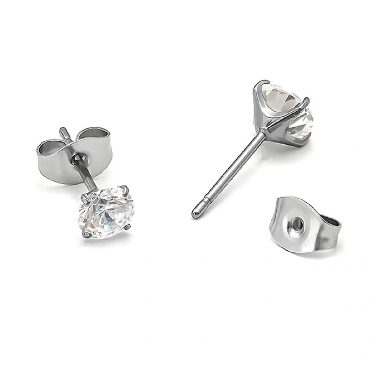 Detalhe do sistema de travamento dos brincos ponto de luz prateados de aço cirúrgico com fecho borboleta