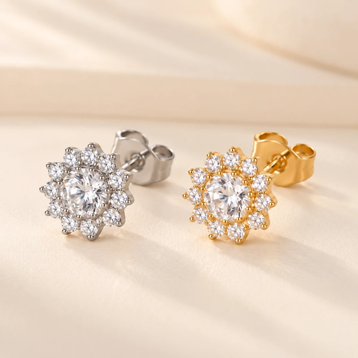 Par de Brincos Titânio G23 Flor Cravejada com Zircônias