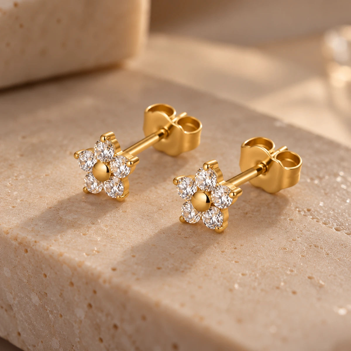 Par de Brincos de Titânio G23 Flor de Zircônia
