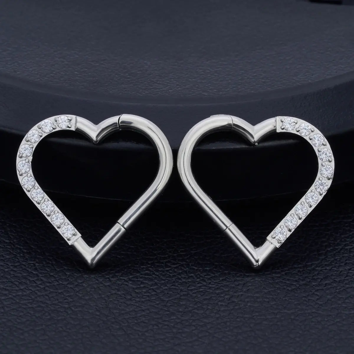 Piercing Argola de Titânio Coração com Zircônia