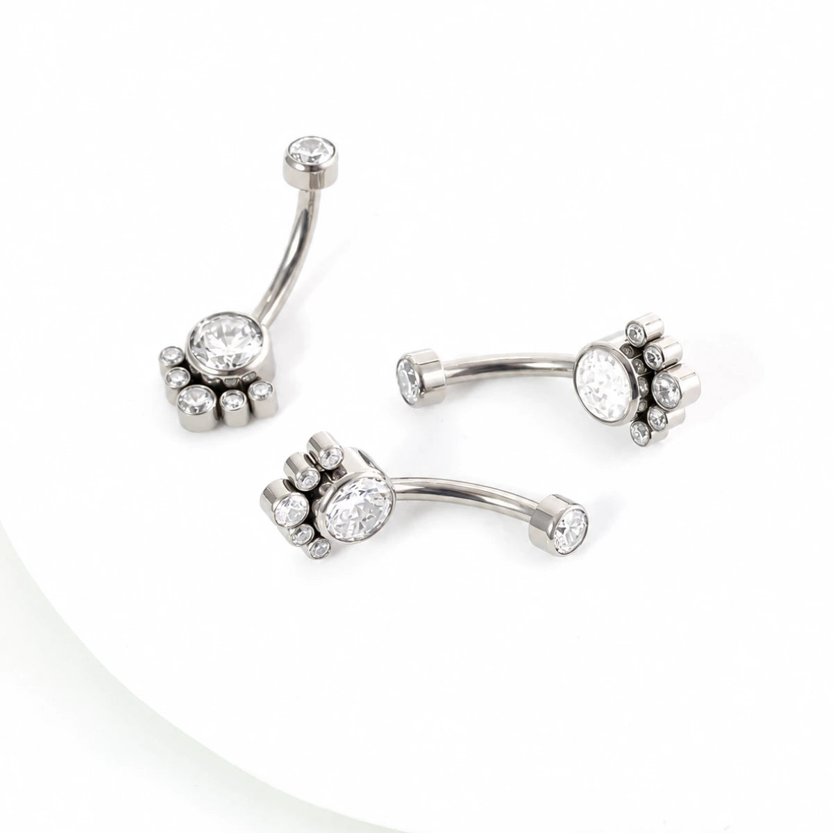 Piercing Banana Bell de Titânio G23 com 7 Zircônias