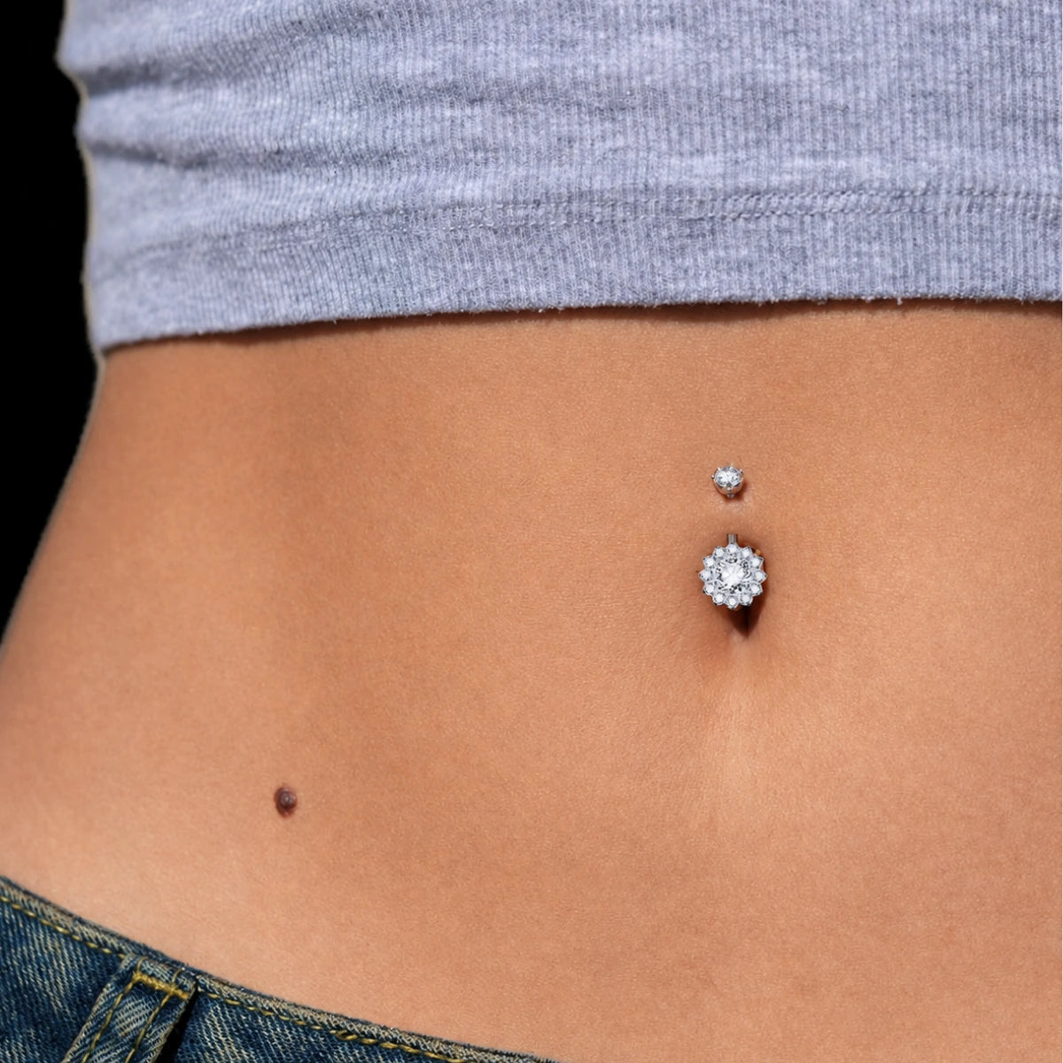 Piercing Banana Bell de Titânio G23 Flor Cravejada em Zircônia