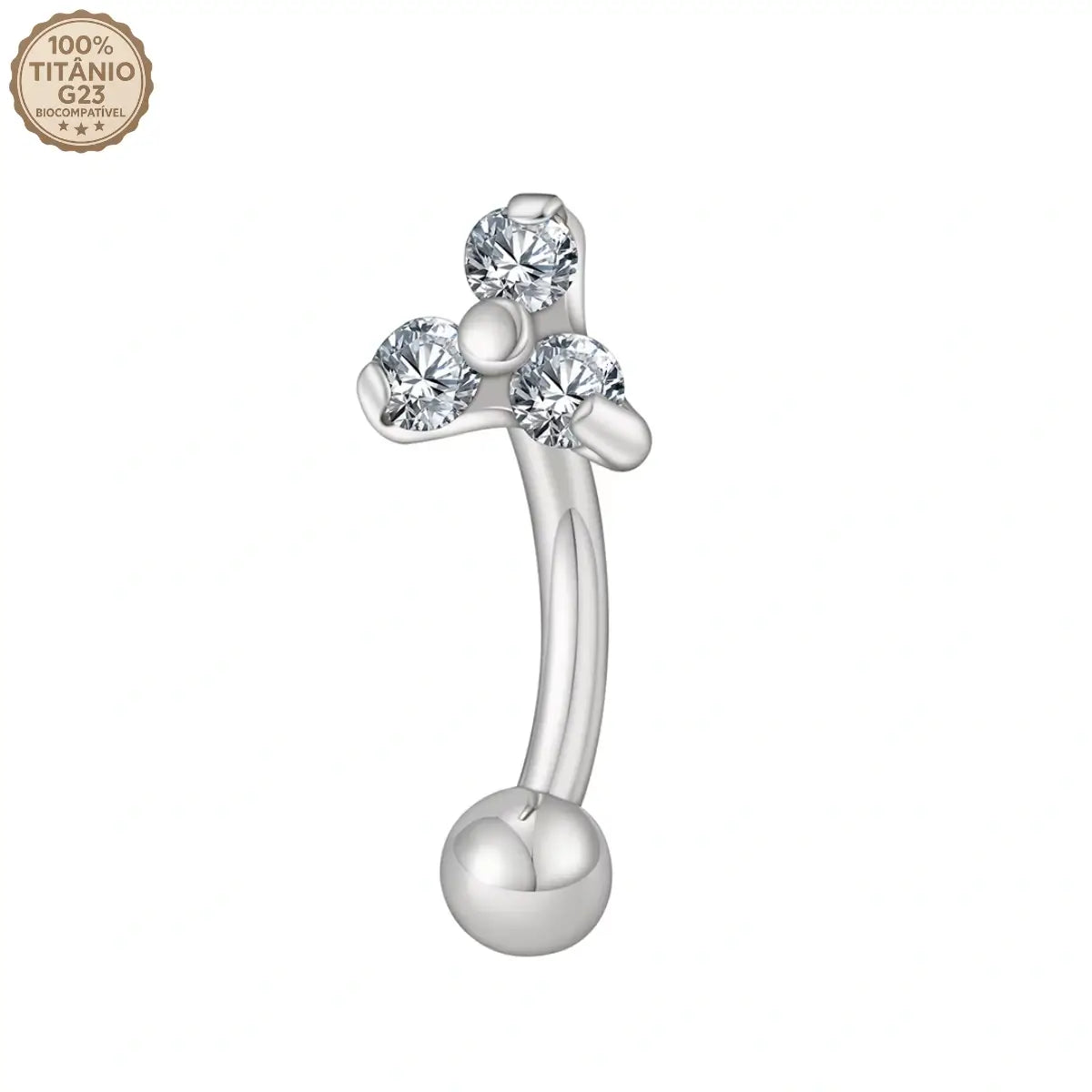 Close das 3 zircônias cravadas no piercing curvo banana prateado de titânio sobre fundo branco
