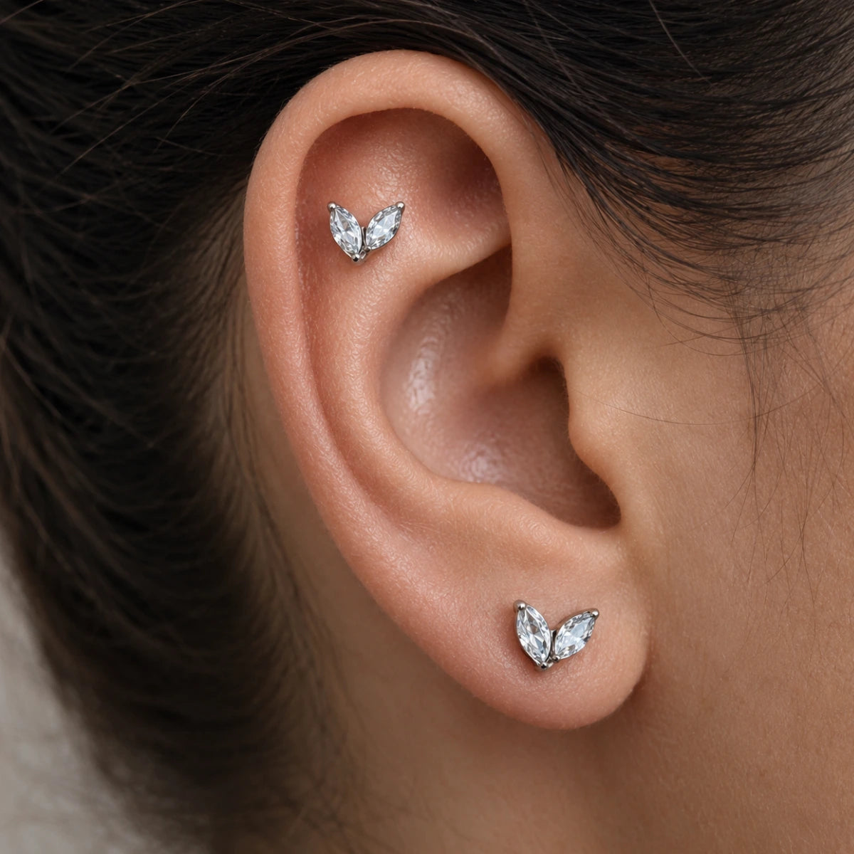 Piercing Labret de Titânio G23 com 2 Pedras Navete Marquise em Zircônia