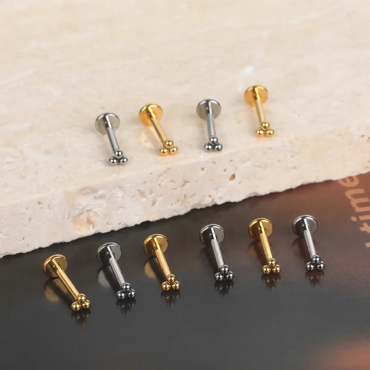 Piercing Labret de Titânio com 3 Bolinhas