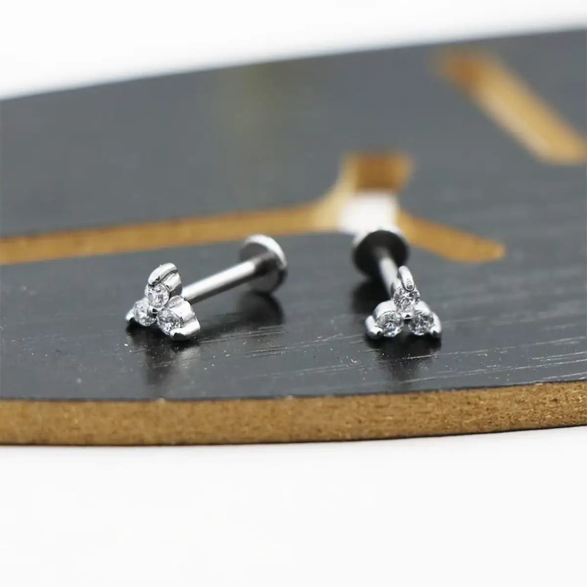 Piercing Labret de Titânio 3 Pontos em Zircônia