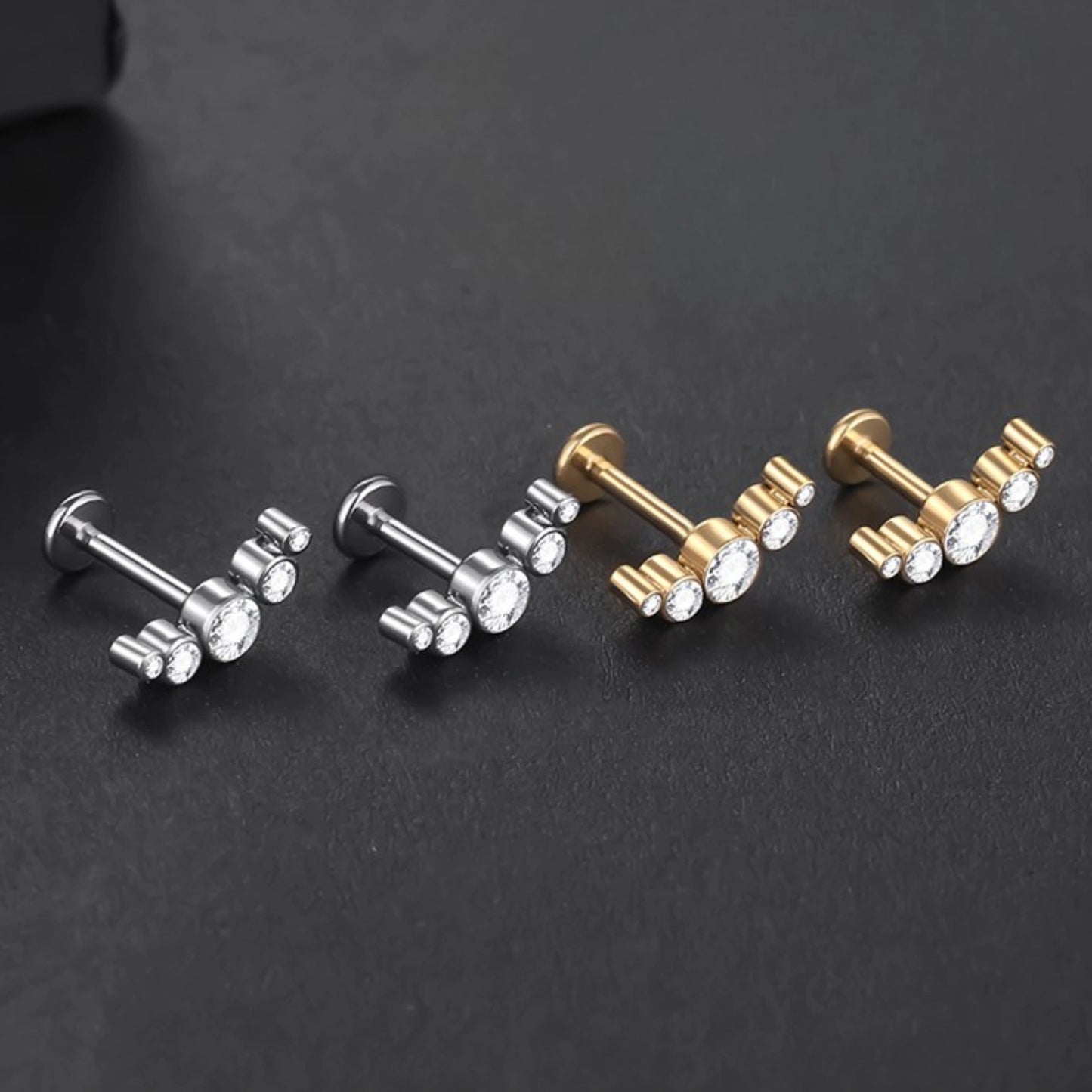 Piercing Labret de Titânio Cluster Curvo com 5 Zircônias Redondas