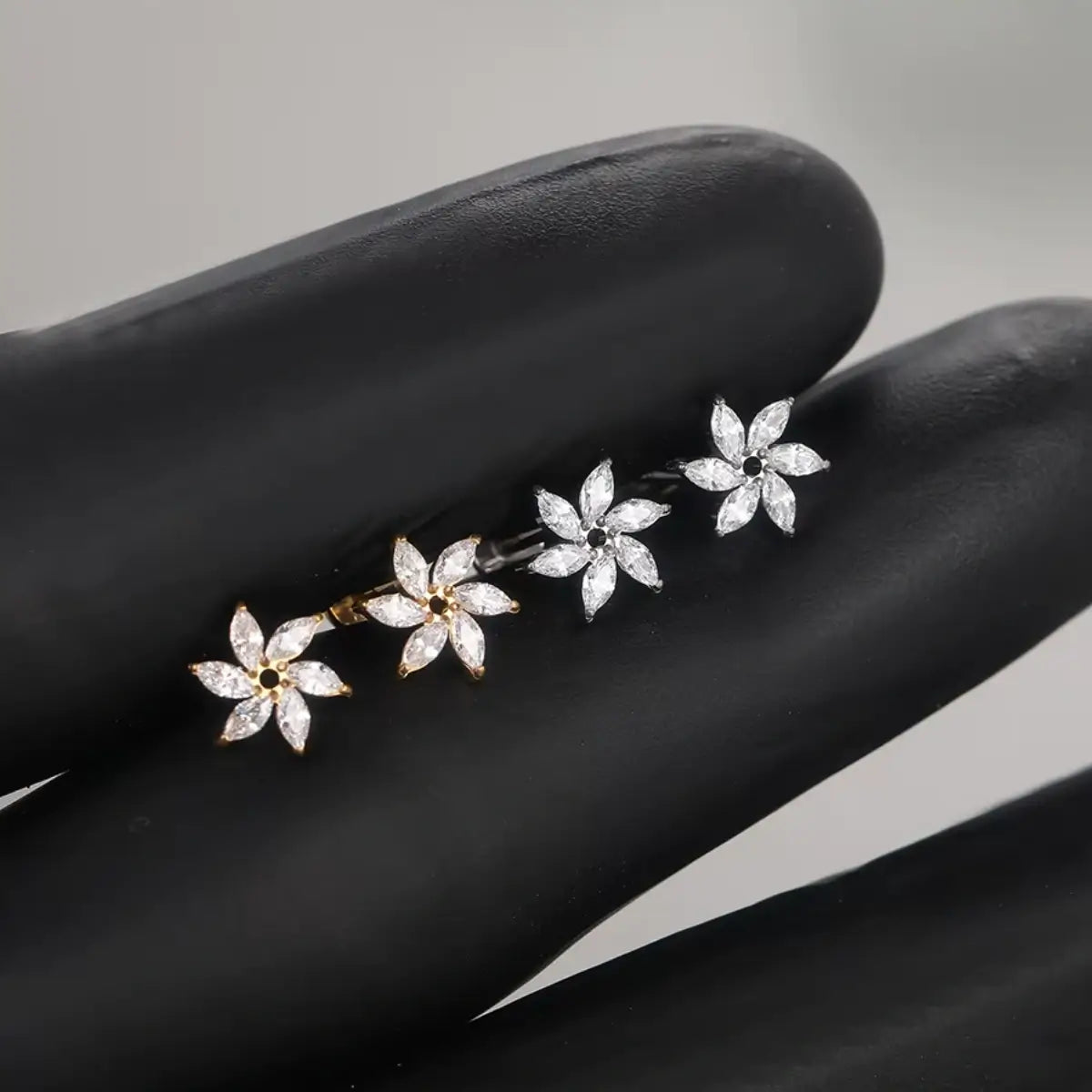 Piercing Labret de Titânio com 6 Zircônias em Formato de Flor