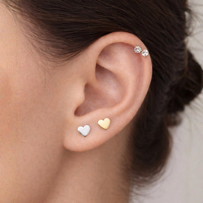 Piercing Labret de Titânio Coração Metálico