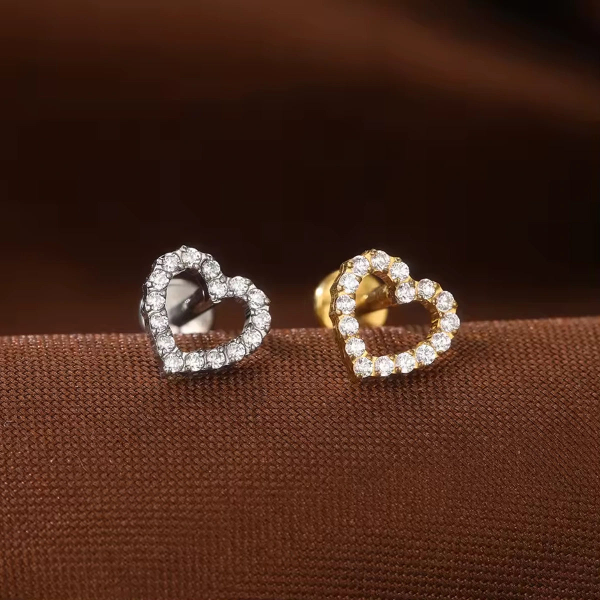 Piercing Labret Titânio G23 Coração com Zircônia
