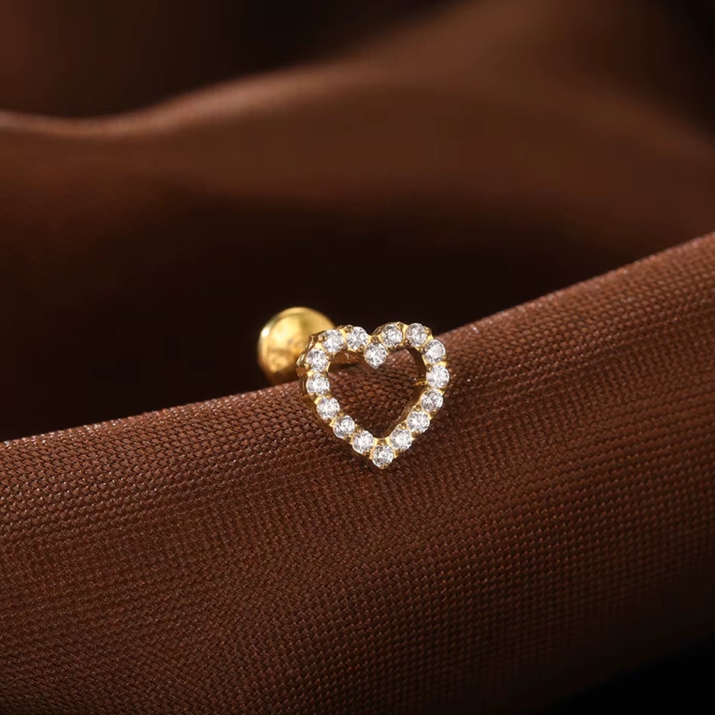 Piercing Labret de Titânio Coração em Zircônia