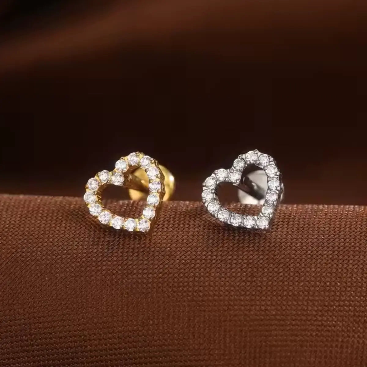 Piercing Labret de Titânio Coração em Zircônia