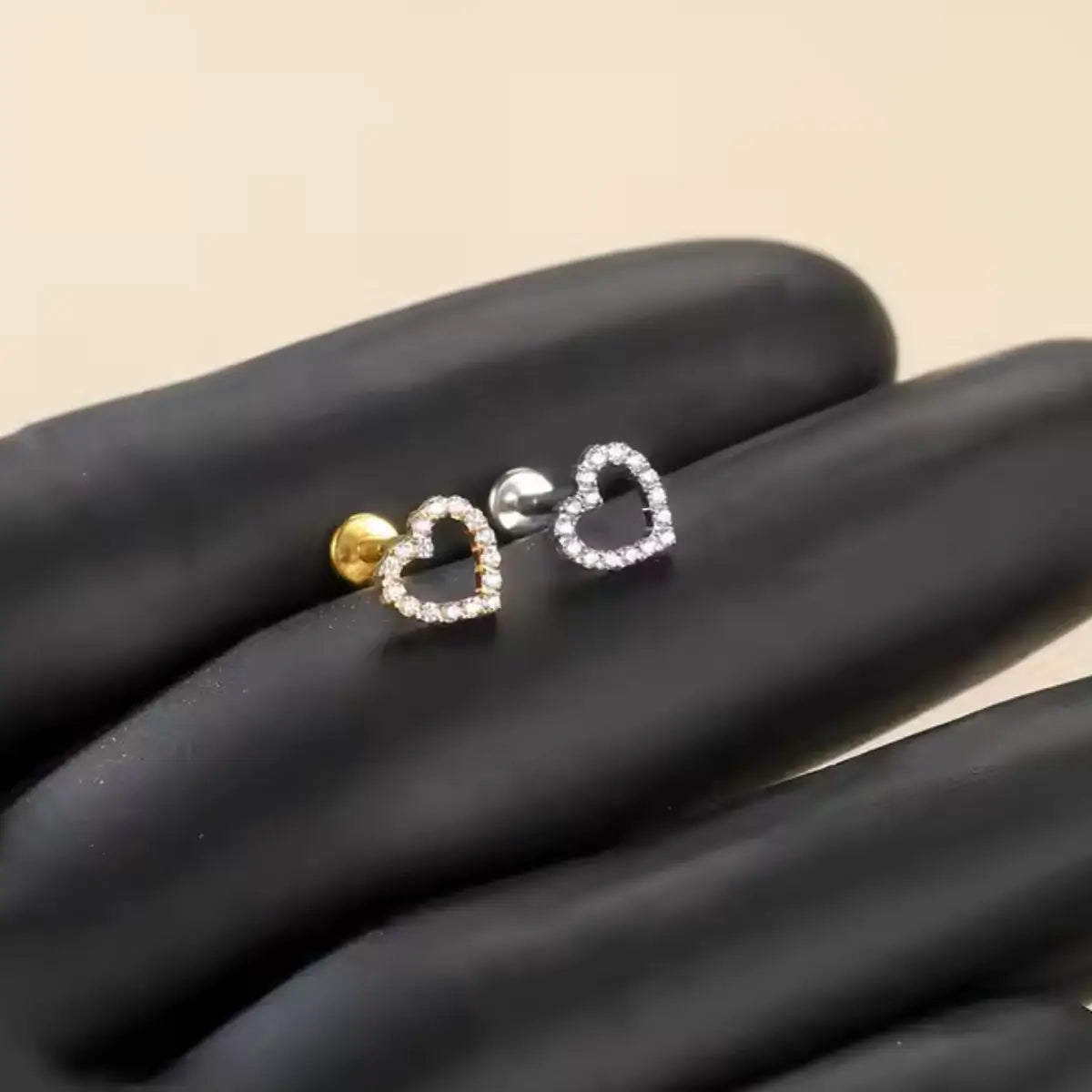 Piercing Labret de Titânio Coração em Zircônia