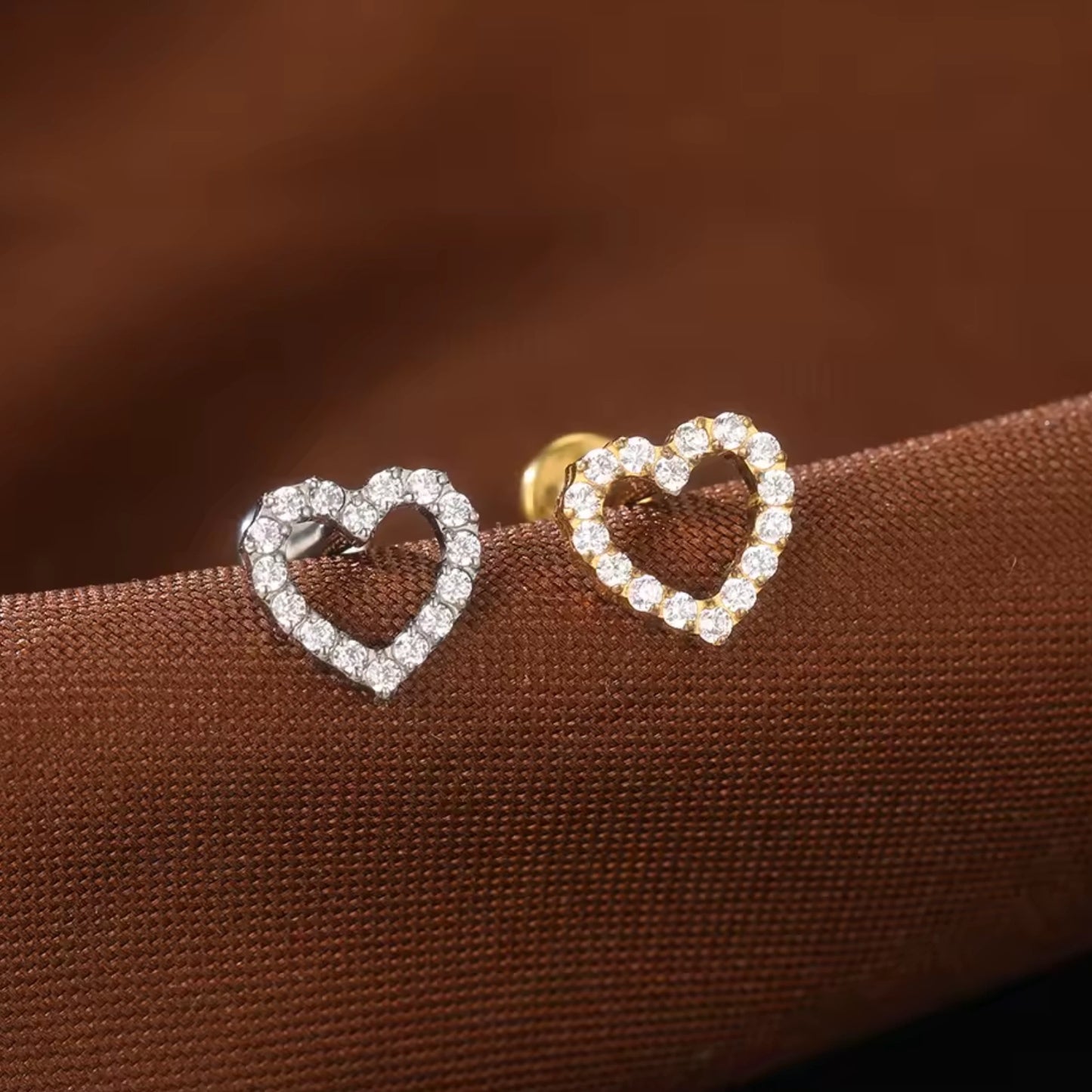 Piercing Labret de Titânio Coração em Zircônia