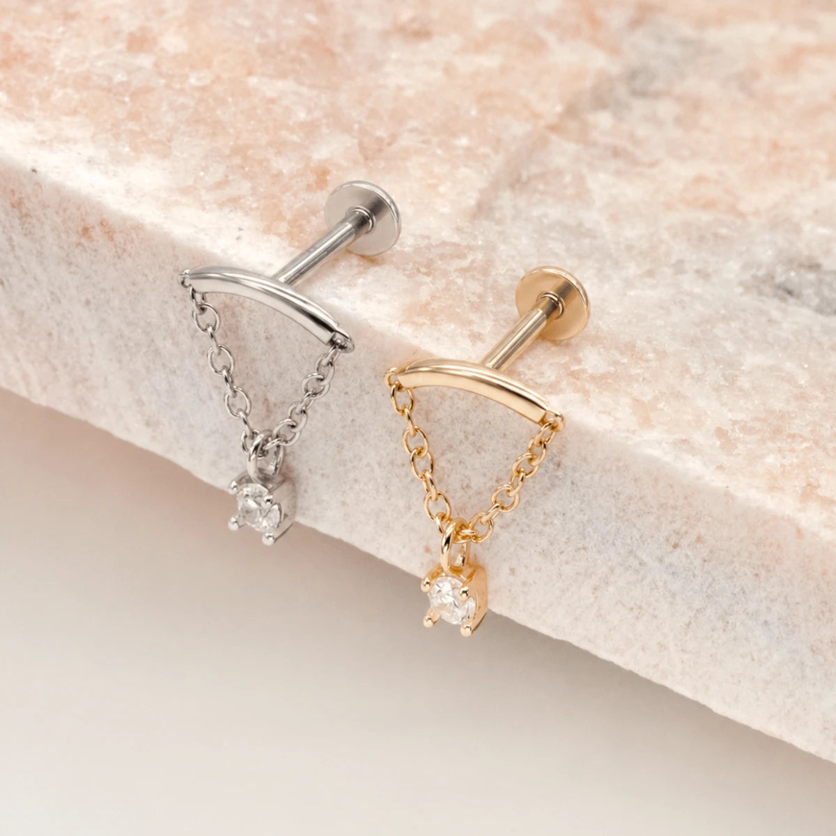 Piercing Labret de Titânio G23 com Corrente e Pingente