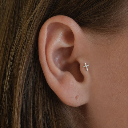 Piercing Labret de Titânio Cruz Metálica