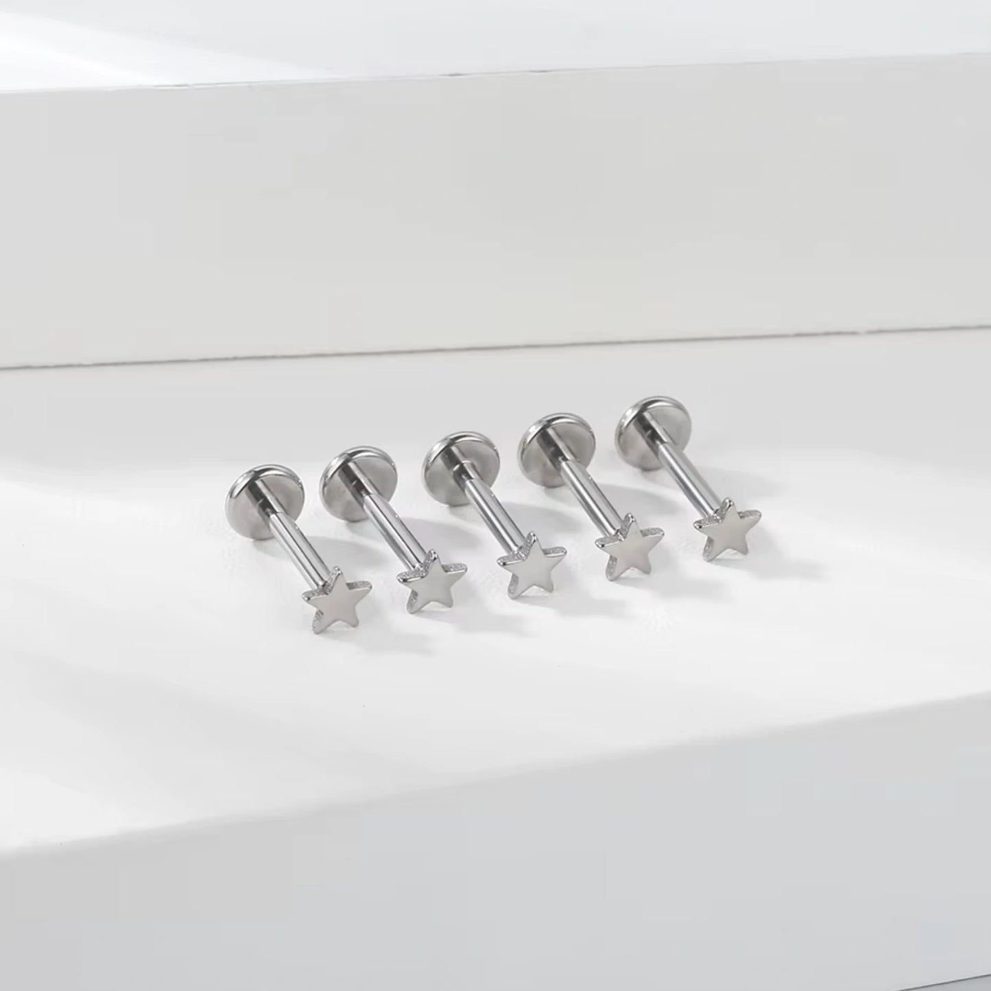 Piercing Labret de Titânio Estrela