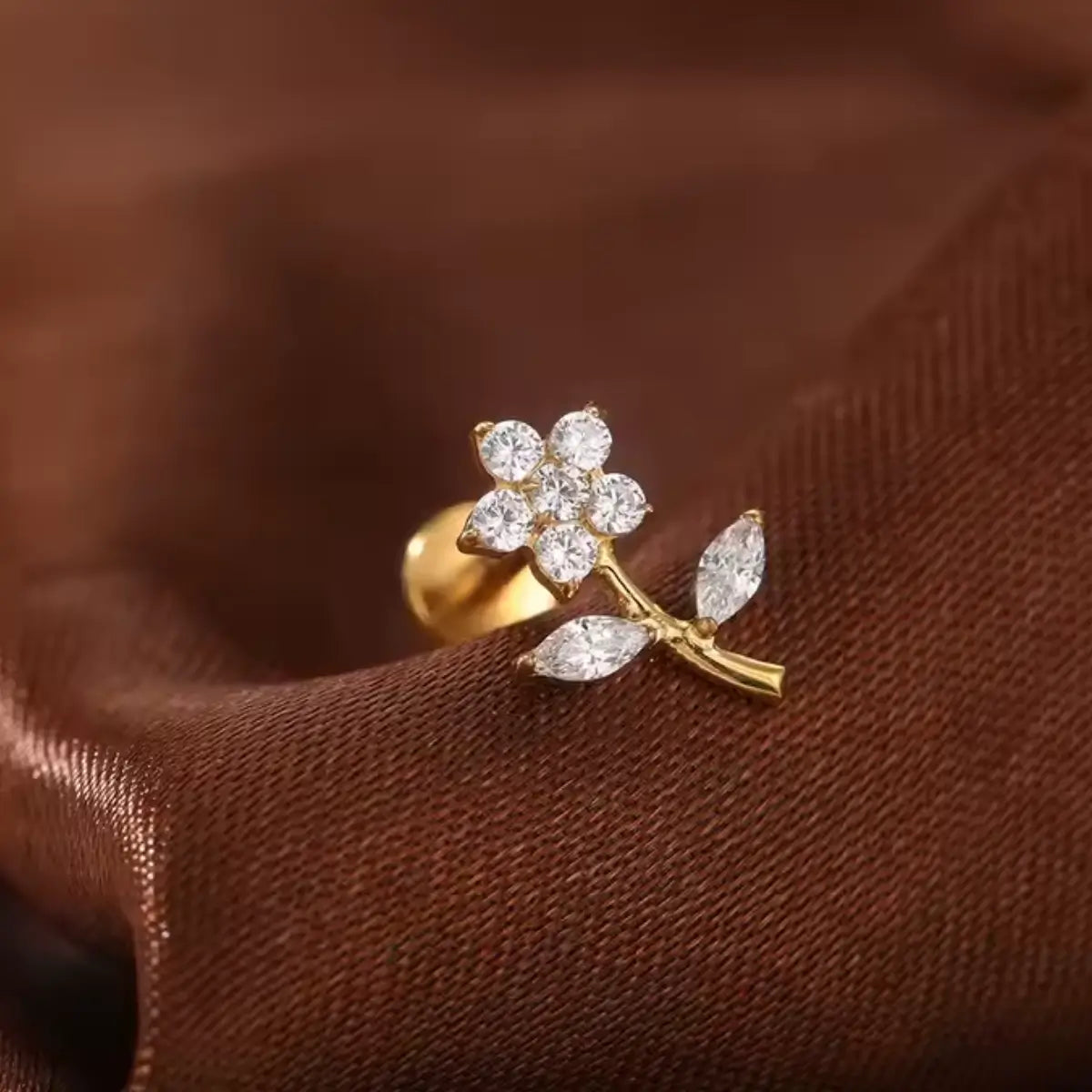 Piercing Labret de Titânio Flor em Zircônia