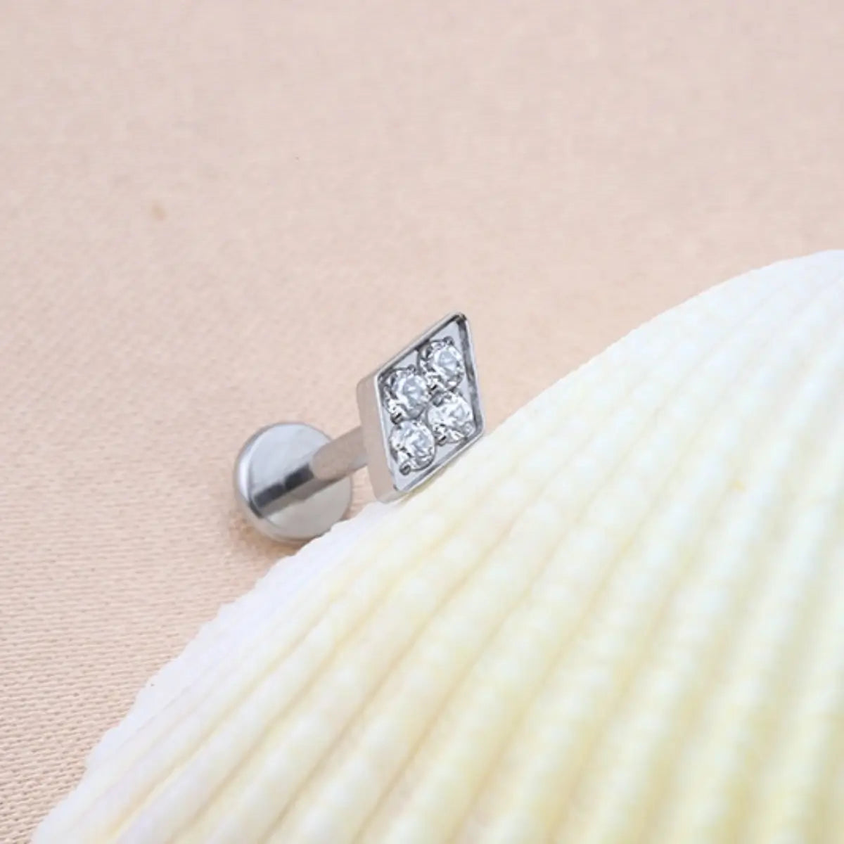 Piercing Labret de Titânio Losango em Zircônia