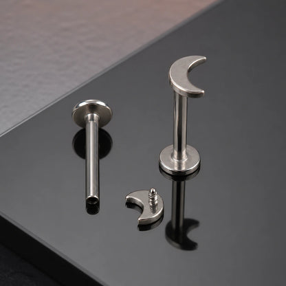 Piercing Labret de Titânio G23 Lua Crescente Metálica
