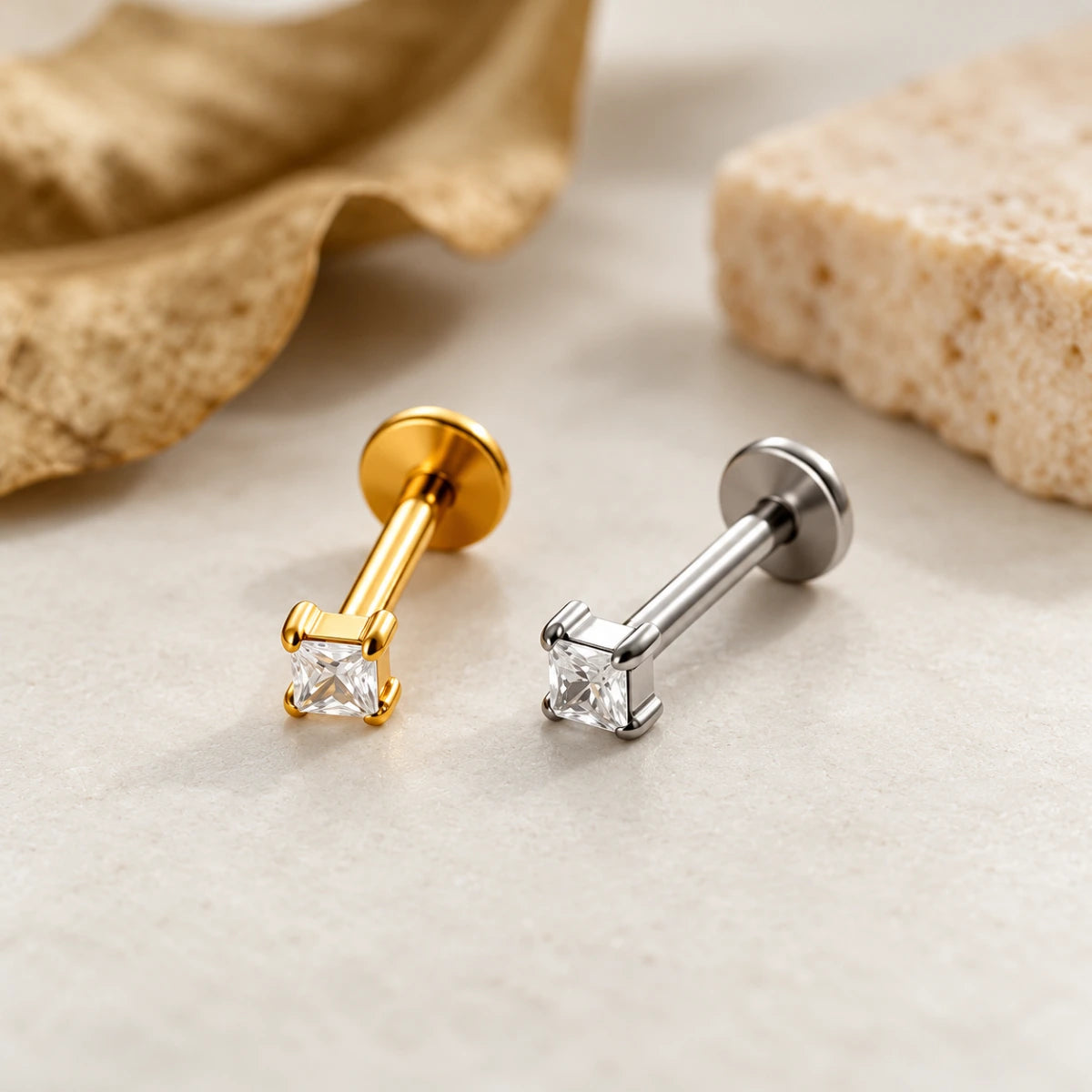 Piercing Labret Titânio G23 Ponto de Luz Quadrado