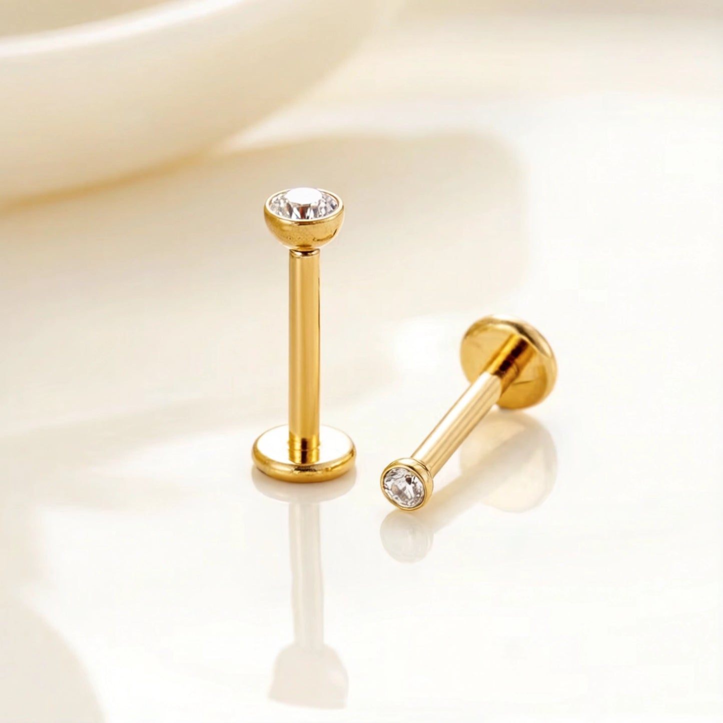 Piercing Labret de Titânio Push Pin com Ponto de Luz