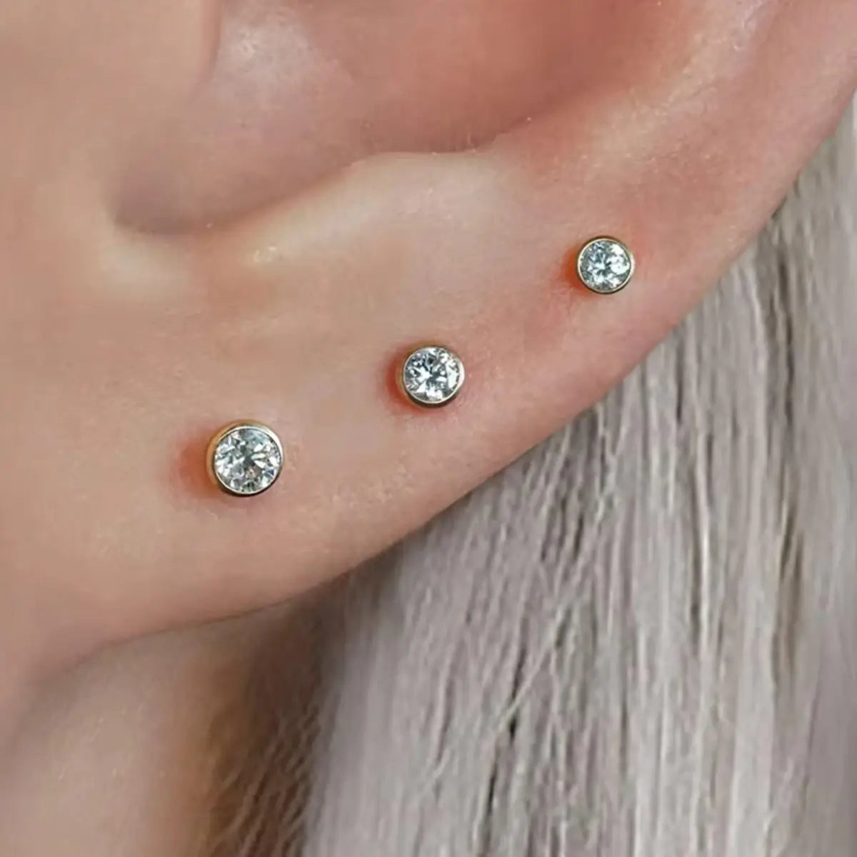 Piercing Labret de Titânio Push Pin com Ponto de Luz