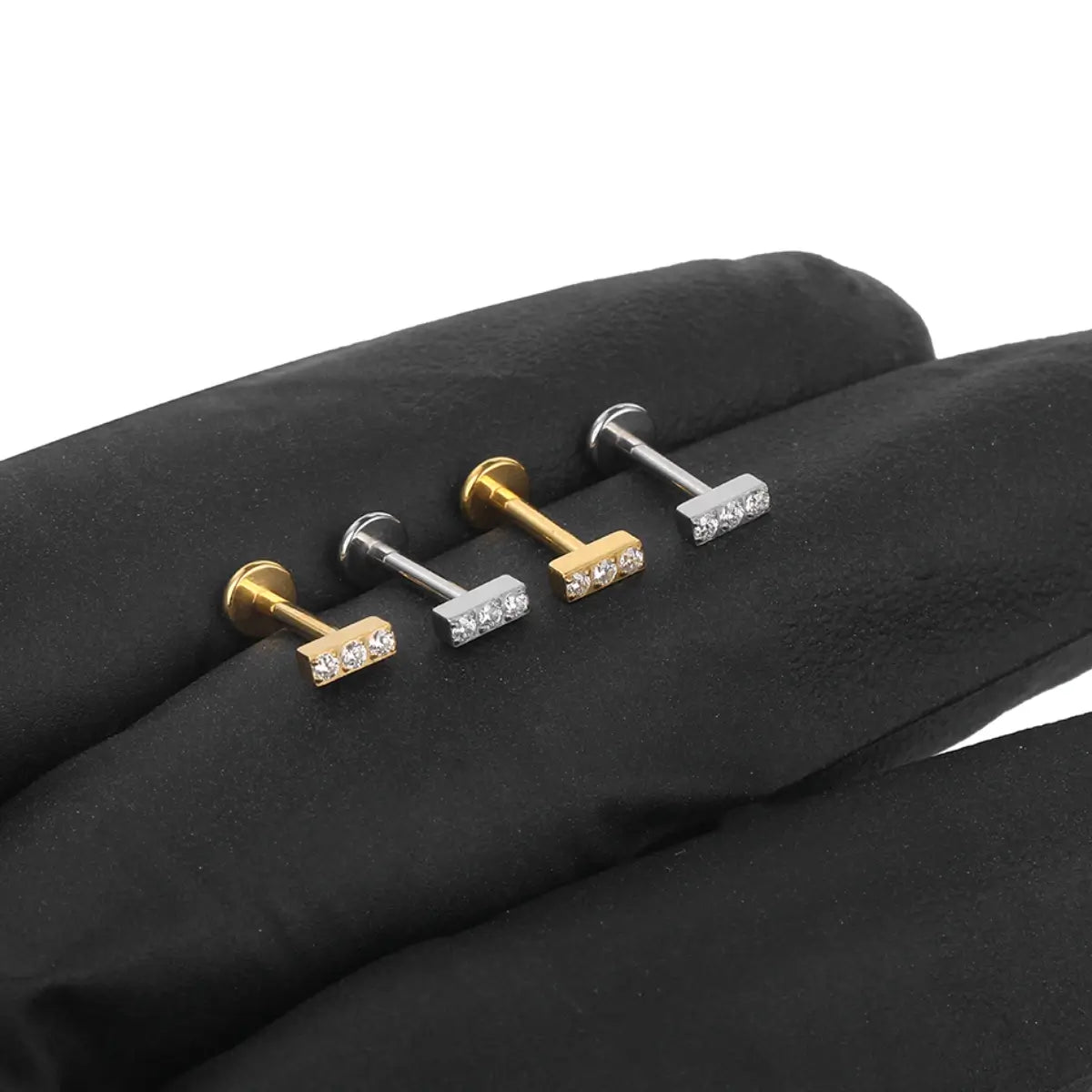 Piercing Labret de Titânio Retangular com 3 Zircônias