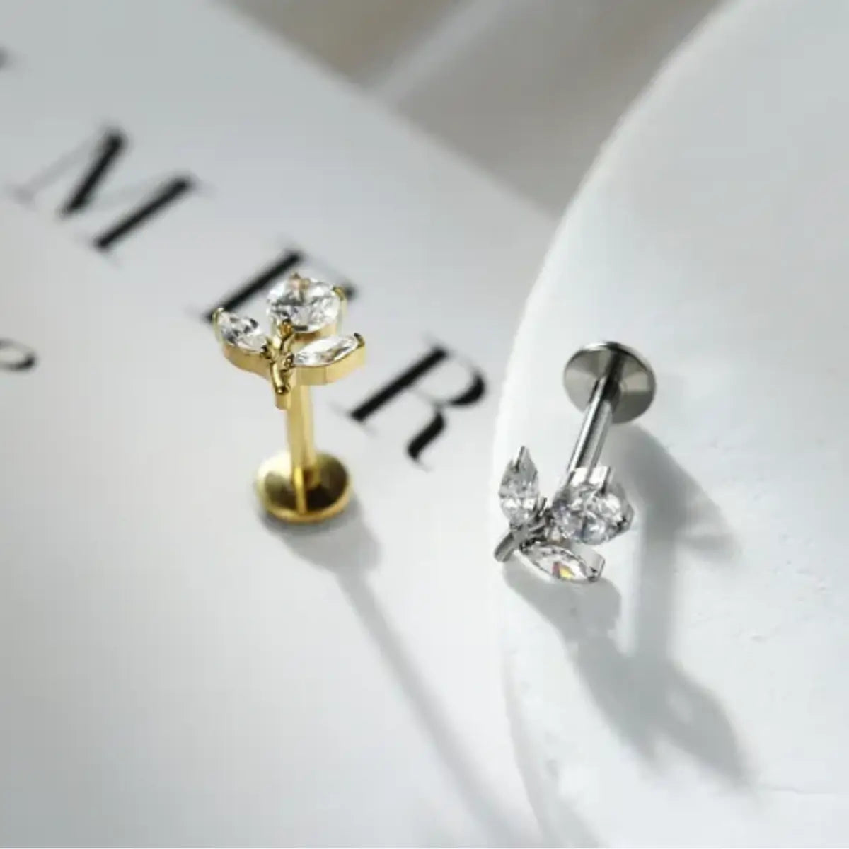 Piercing Labret de Titânio Tulipa em Zircônia