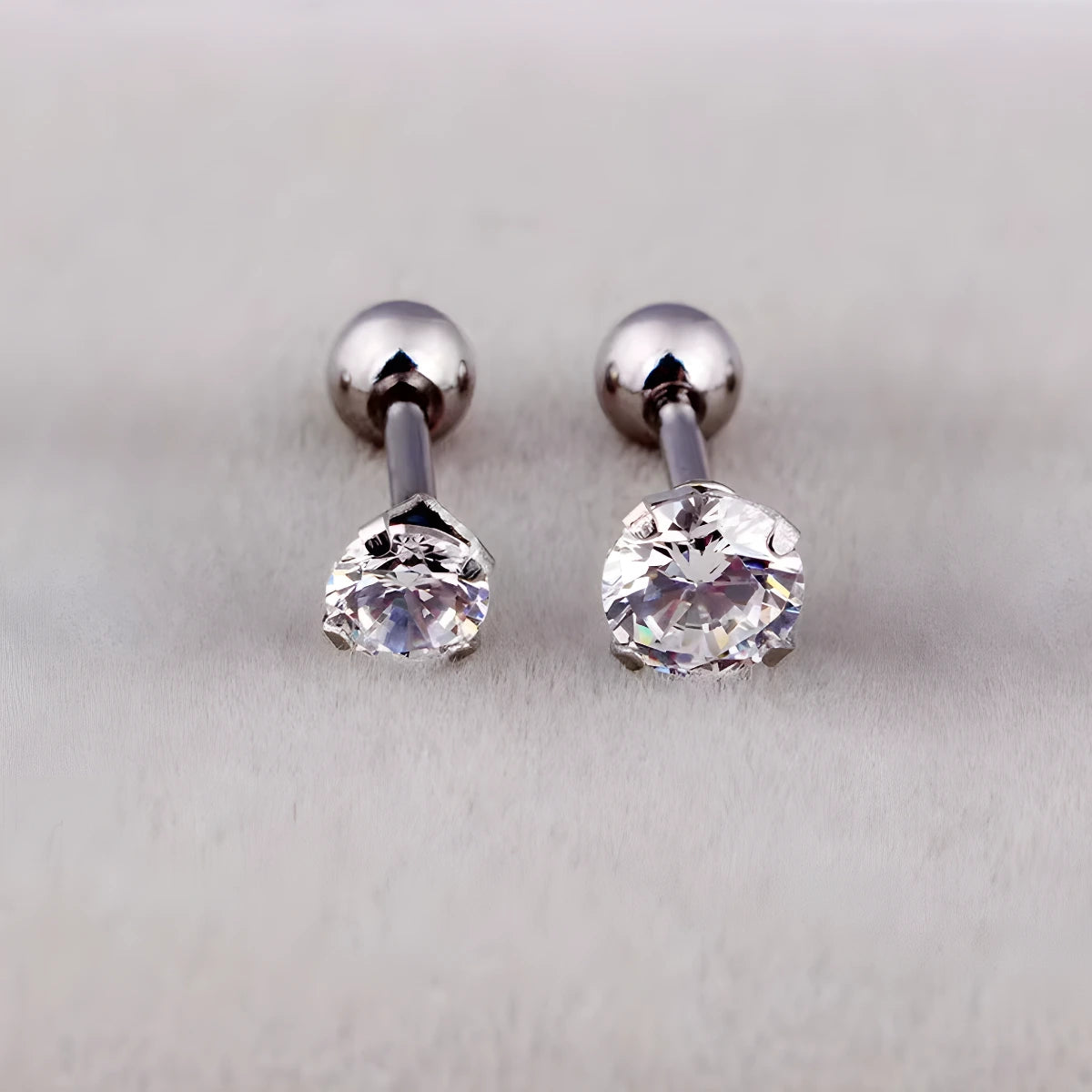 Piercing microbell prateado em Titânio G23 com zircônia para body piercing profissional