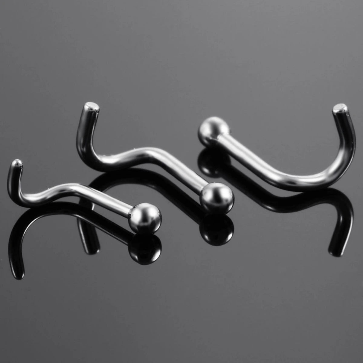 Piercing Nostril Titânio G23 em diferentes posições