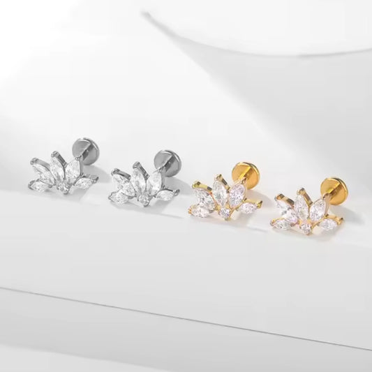 Piercing Scapha Labret de Titânio G23 Flor de Lótus com Zircônia