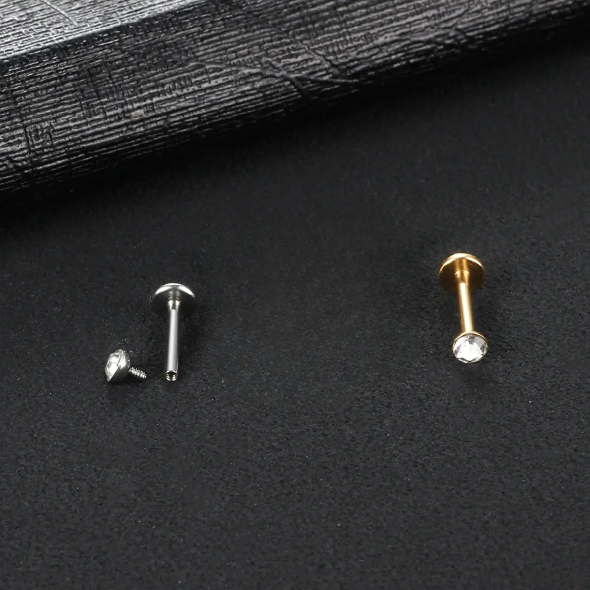Piercing Labret de Titânio Ponto de Luz com Zircônia