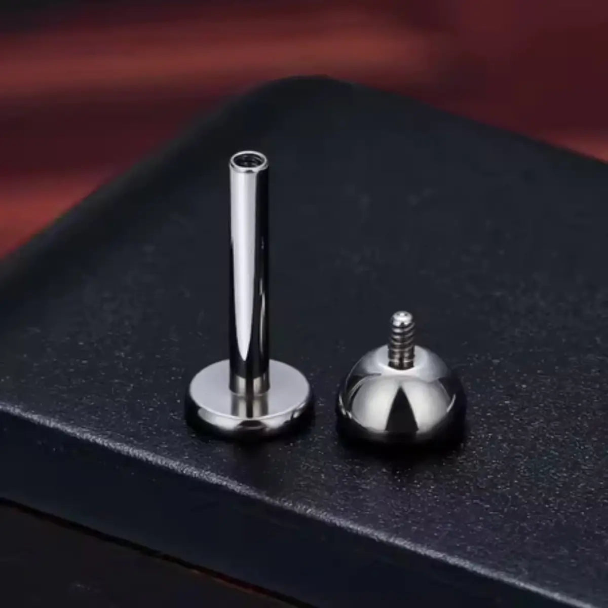 Piercing Labret de Titânio Ponto de Luz com Zircônia