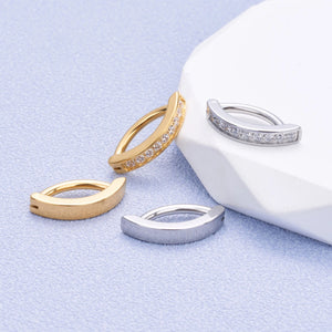 Piercing de umbigo meia argola com zircônias prateado e dourado