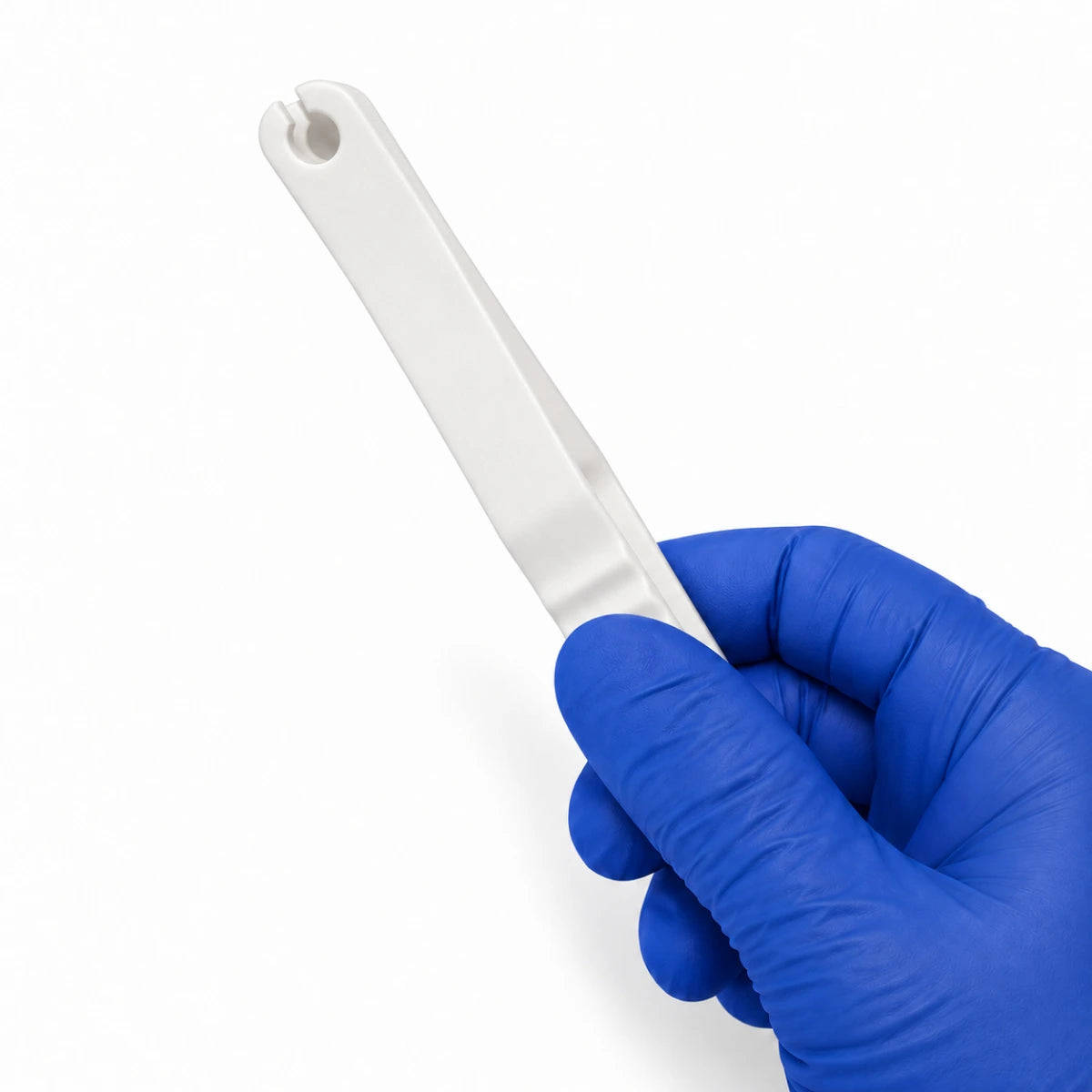 Pinça Stiletto para piercing com pegada antiderrapante